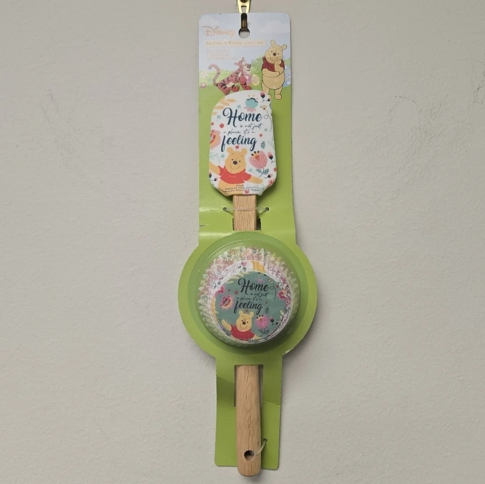 Disney Winnie the Pooh Spring Floral Spatula & Baking Liner Set